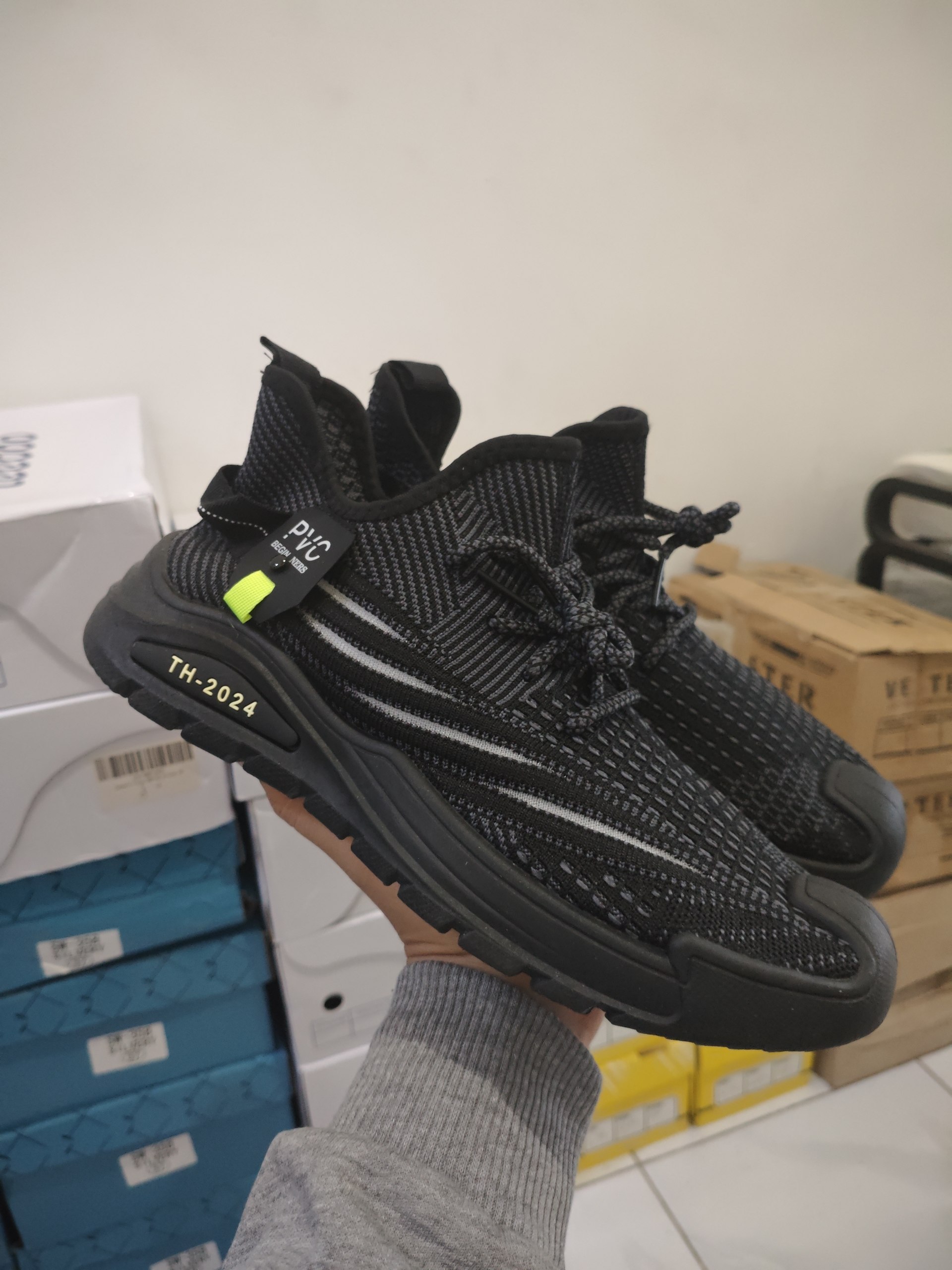 Sepatu Hitam Lapangan